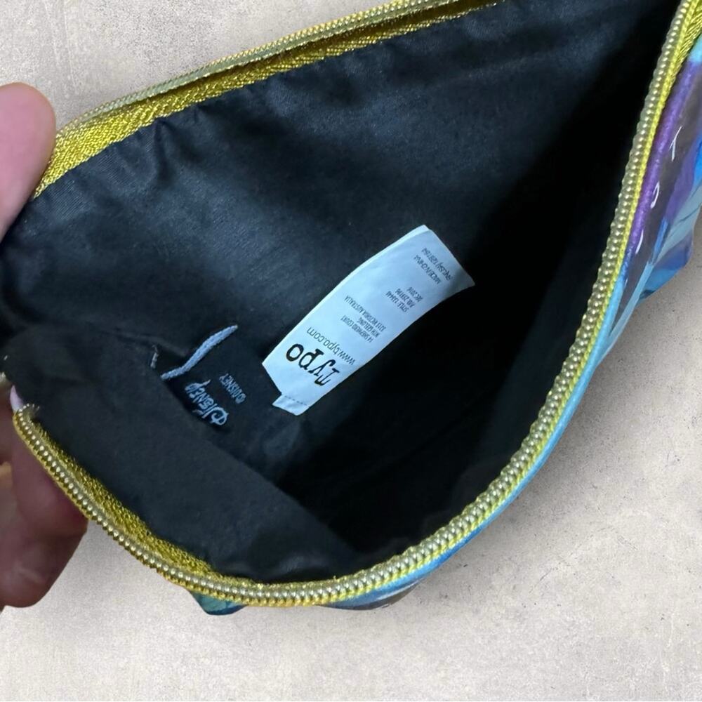 Disney Alice in Wonderland next level lost make up bag - Picture 3 of 7